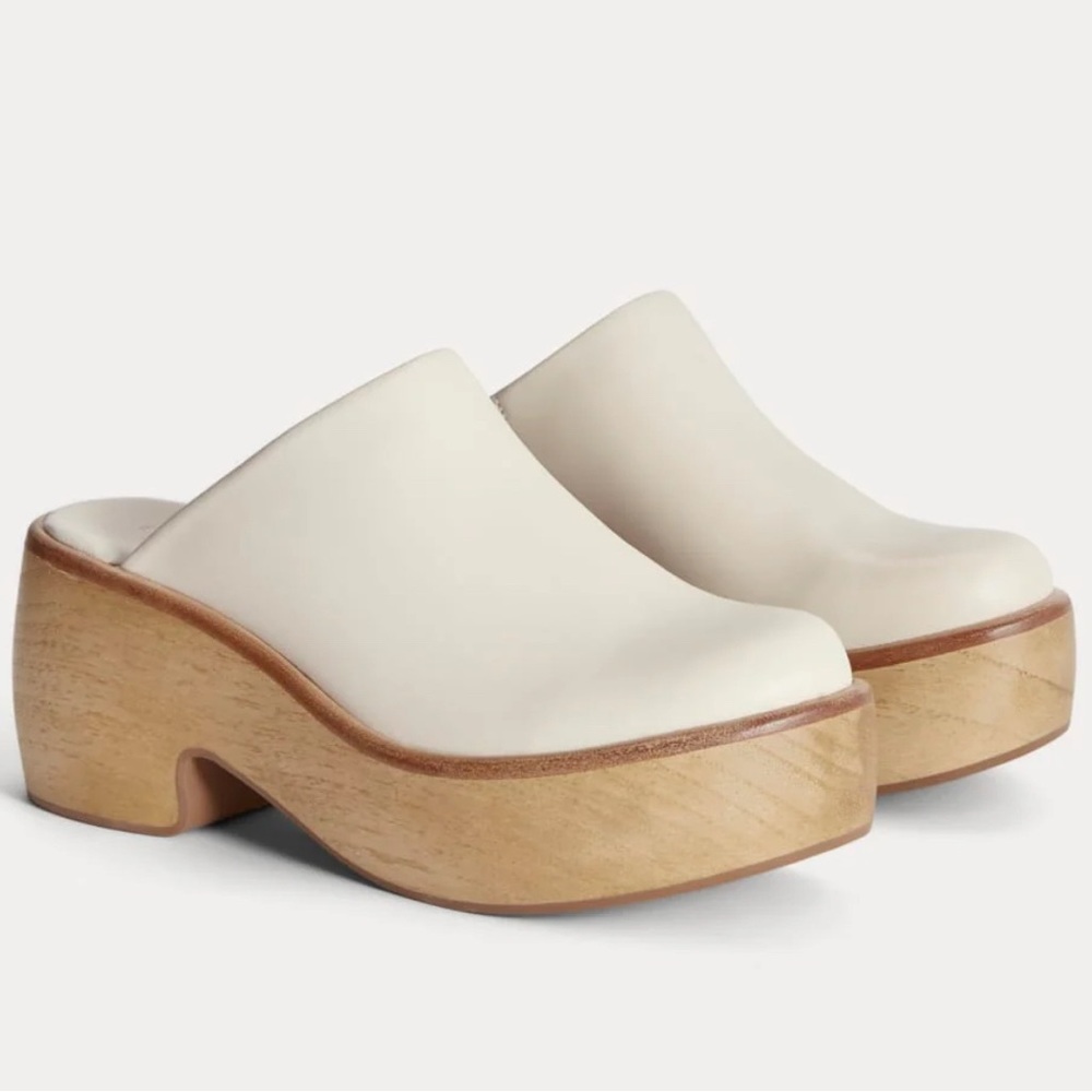 *NWT* Everlane White Wooden Puffa Clogs
